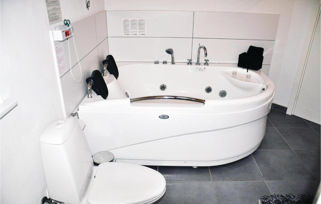 Pet Friendly Home In Augustenborg With Kitchen Asserballeskov Екстер'єр фото